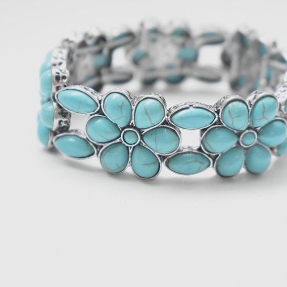 Turquoise Gardena Western Stretch Bracelet - Picture 2 of 2